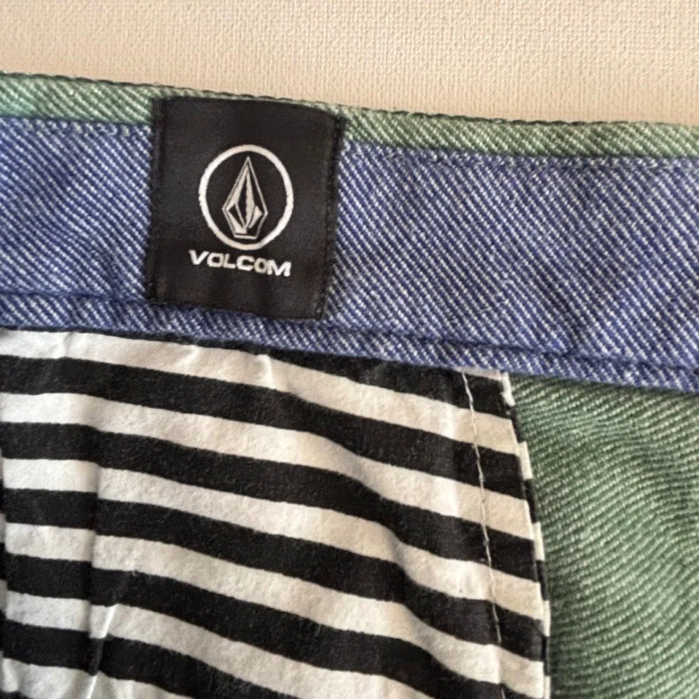Volcom‎ Mens Chino Shorts Size 38 Green Blue Colorblock Striped Twill Skate Surf